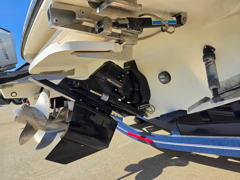 Slide: The Image of Sea Ray SLX 250 2020 - 19