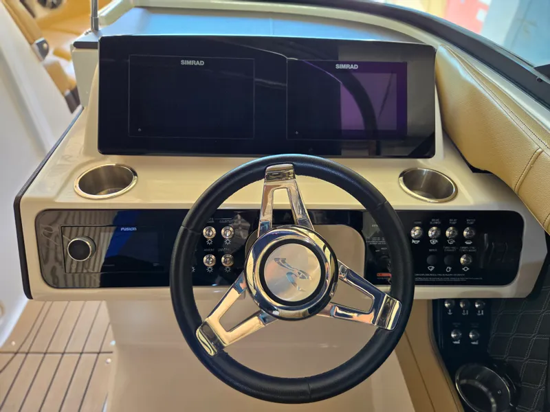 Slide: The Image of Sea Ray SLX 250 2020 - 8