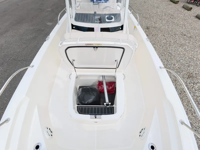 Slide: The Image of Boston Whaler 220 Dauntless 2027 - 18