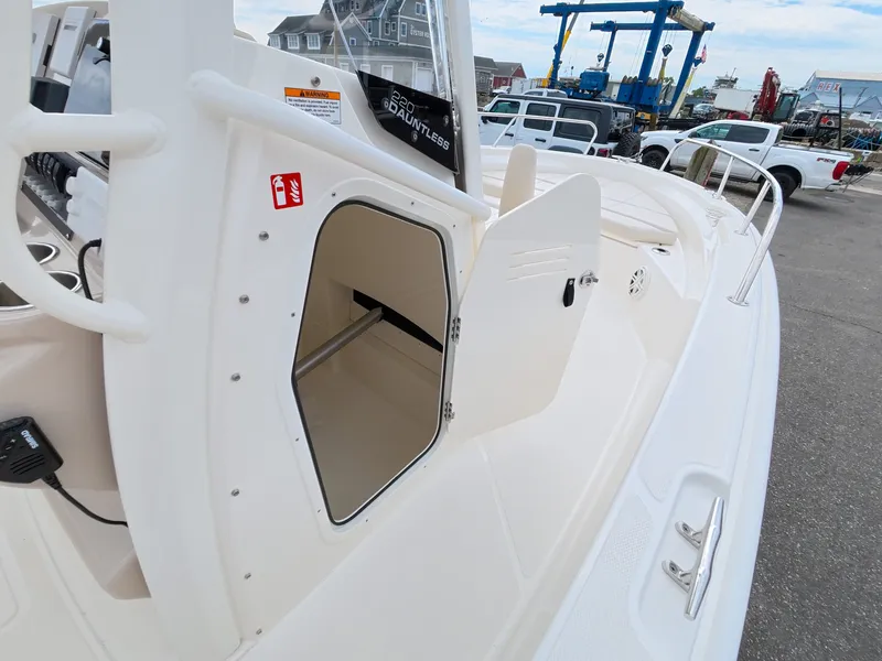 Slide: The Image of Boston Whaler 220 Dauntless 2027 - 15