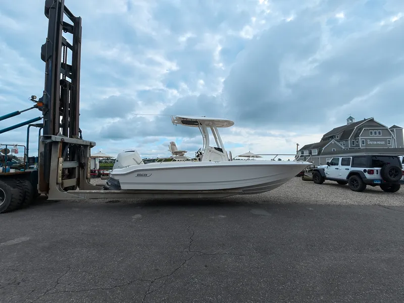 Slide: The Image of Boston Whaler 220 Dauntless 2027 - 1