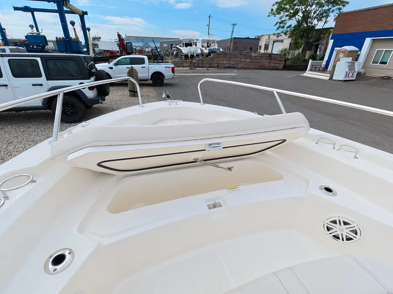 Slide: The Image of Boston Whaler 220 Dauntless 2027 - 20