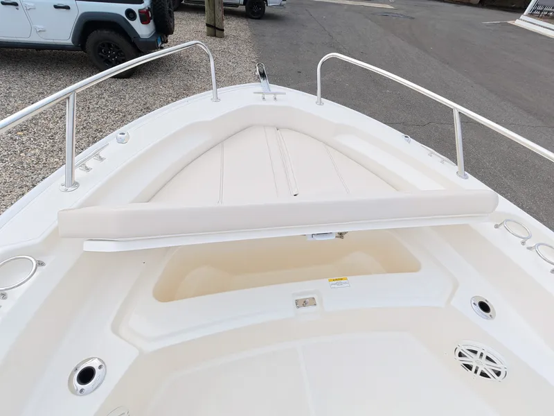 Slide: The Image of Boston Whaler 220 Dauntless 2027 - 21