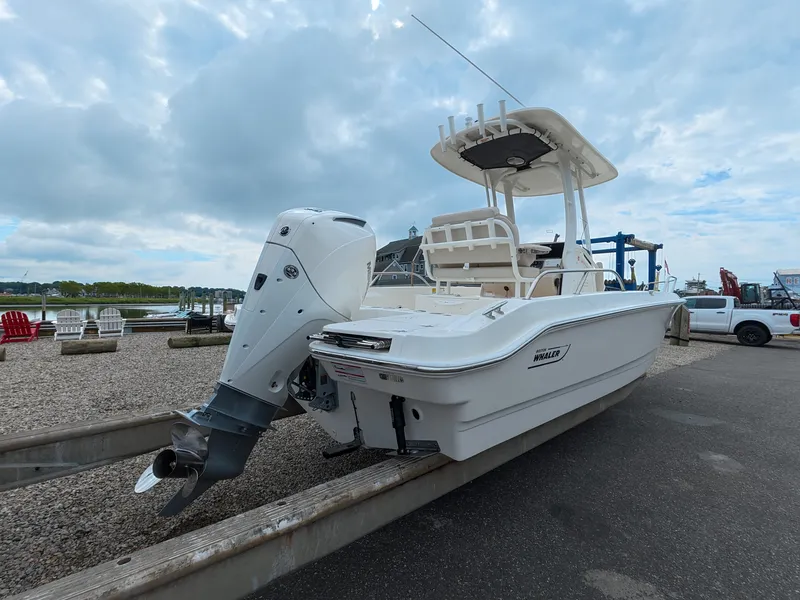 Slide: The Image of Boston Whaler 220 Dauntless 2027 - 3