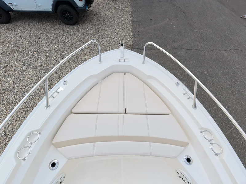 Slide: The Image of Boston Whaler 220 Dauntless 2027 - 19