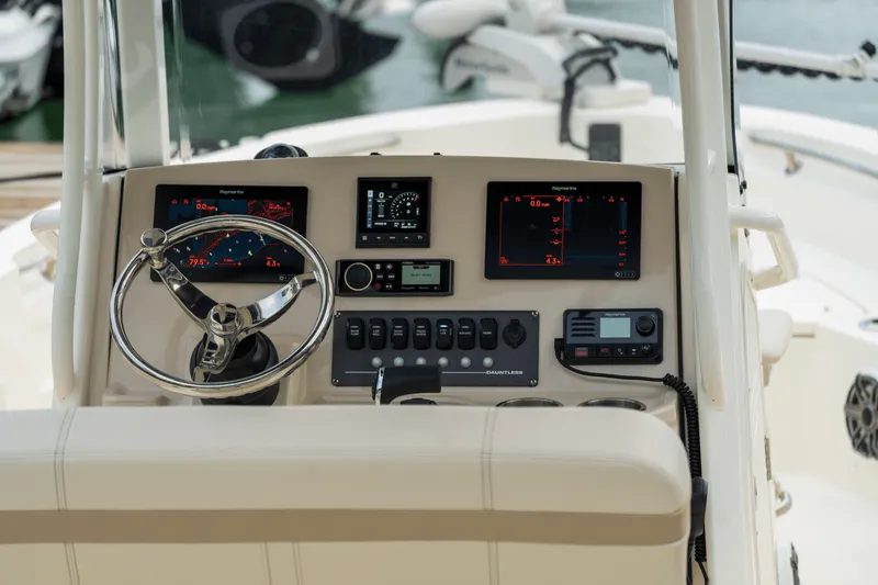 Slide: The Image of Boston Whaler 220 Dauntless 2027 - 31