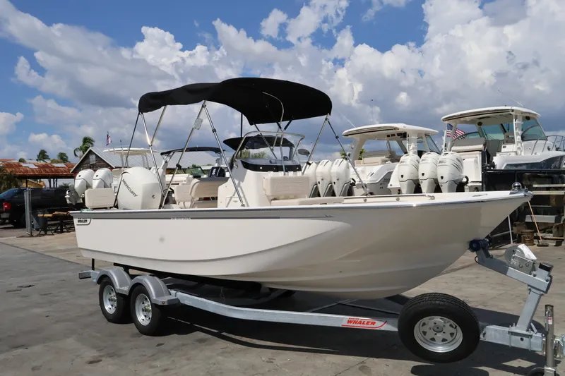 The Image of Boston Whaler 190 Montauk 2027 - 0