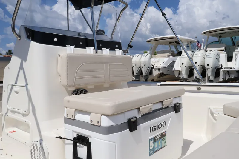 Slide: The Image of Boston Whaler 190 Montauk 2027 - 9