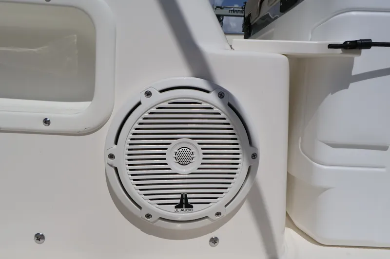 Slide: The Image of Boston Whaler 190 Montauk 2027 - 10
