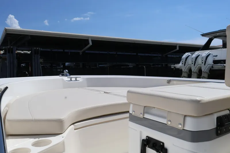 Slide: The Image of Boston Whaler 190 Montauk 2027 - 18