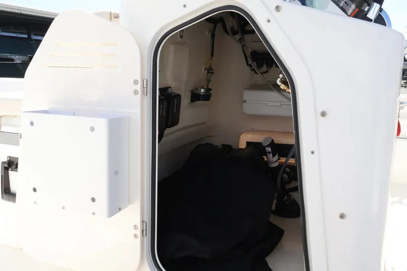 Slide: The Image of Boston Whaler 190 Montauk 2027 - 17