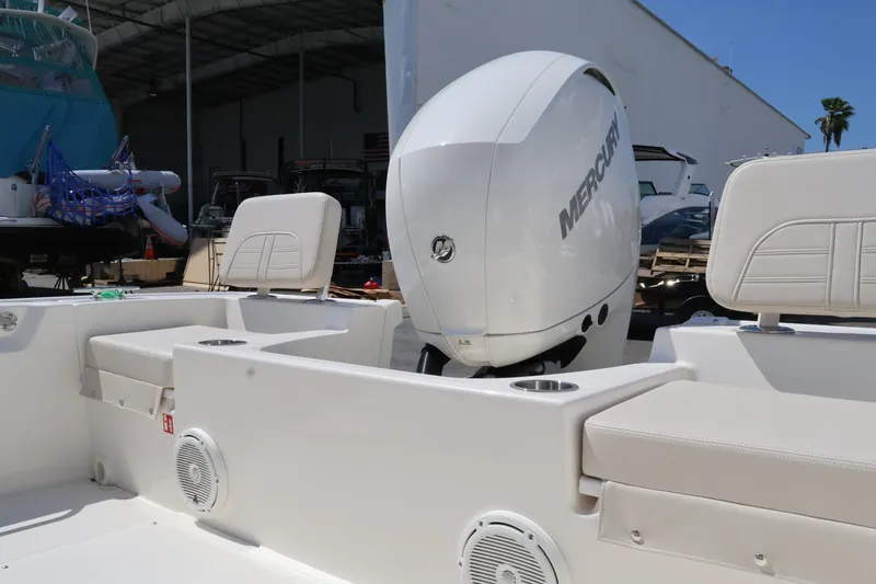 Slide: The Image of Boston Whaler 190 Montauk 2027 - 14