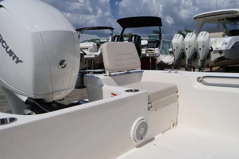 Slide: The Image of Boston Whaler 190 Montauk 2027 - 13