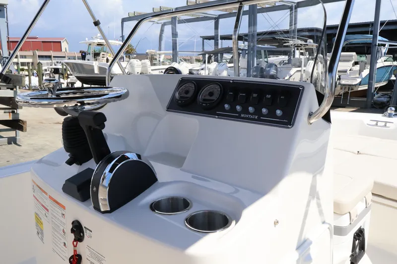Slide: The Image of Boston Whaler 190 Montauk 2027 - 11