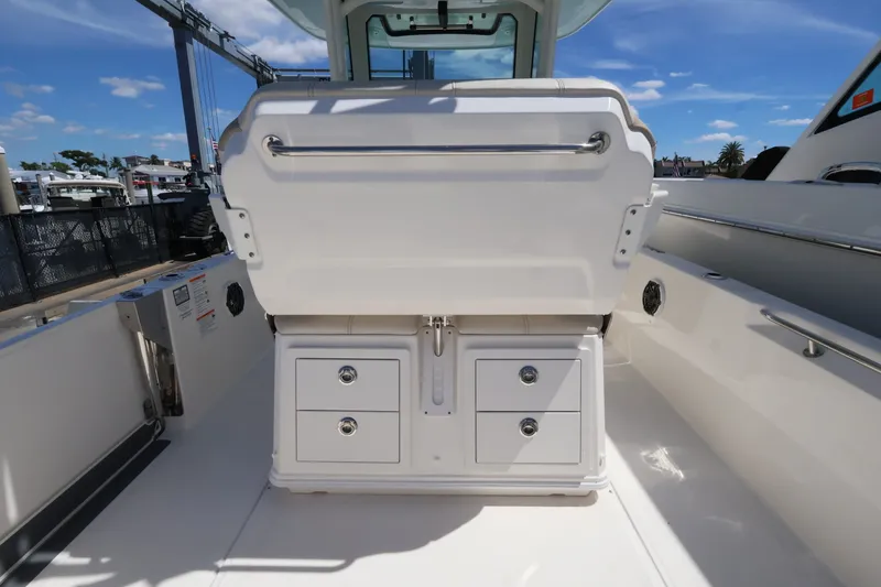 Slide: The Image of Boston Whaler 280 Dauntless 2027 - 10
