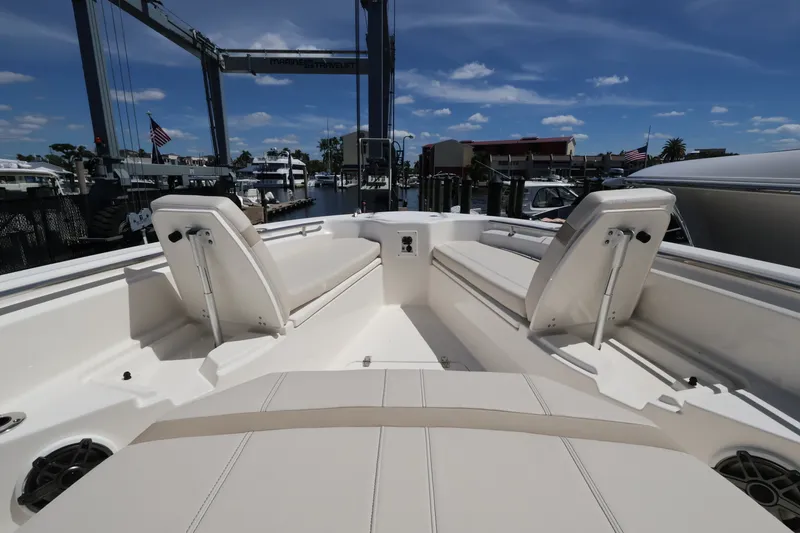 Slide: The Image of Boston Whaler 280 Dauntless 2027 - 16