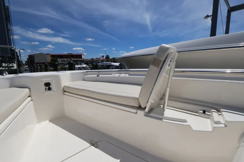 Slide: The Image of Boston Whaler 280 Dauntless 2027 - 17