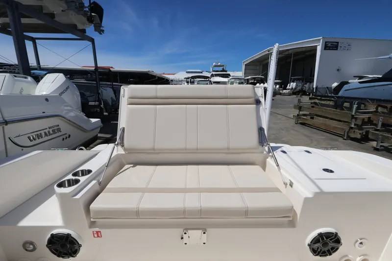 Slide: The Image of Boston Whaler 280 Dauntless 2027 - 6