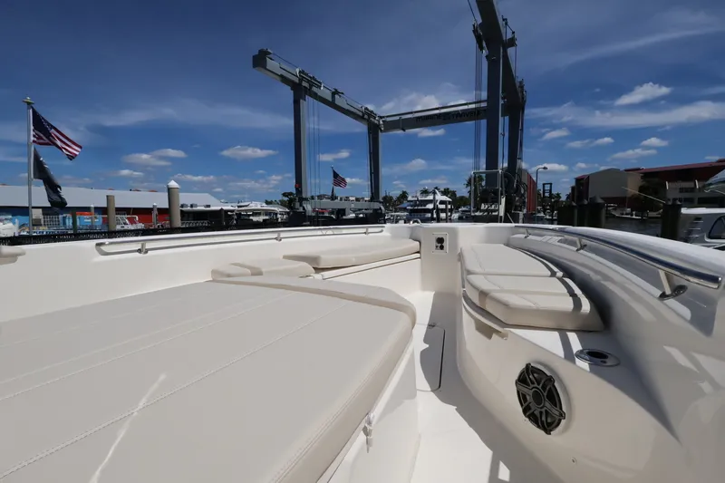Slide: The Image of Boston Whaler 280 Dauntless 2027 - 15