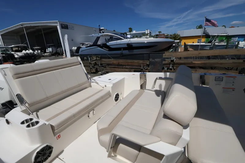 Slide: The Image of Boston Whaler 280 Dauntless 2027 - 7