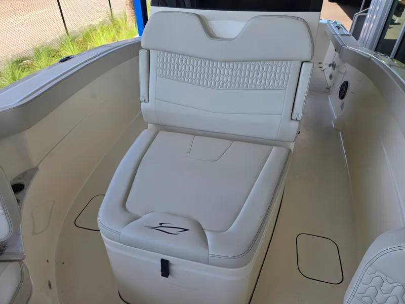 Slide: The Image of Scout 260 LXF 2027 - 18