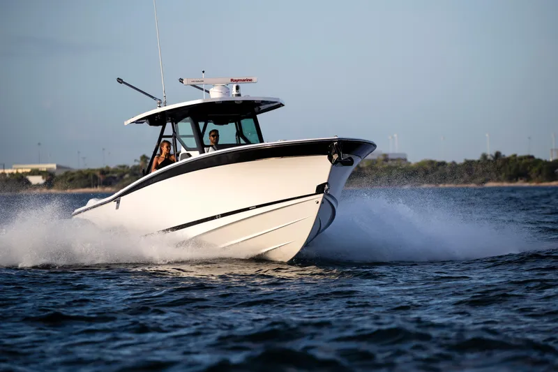 Slide: The Image of Blackfin 332cc 2024 - 64