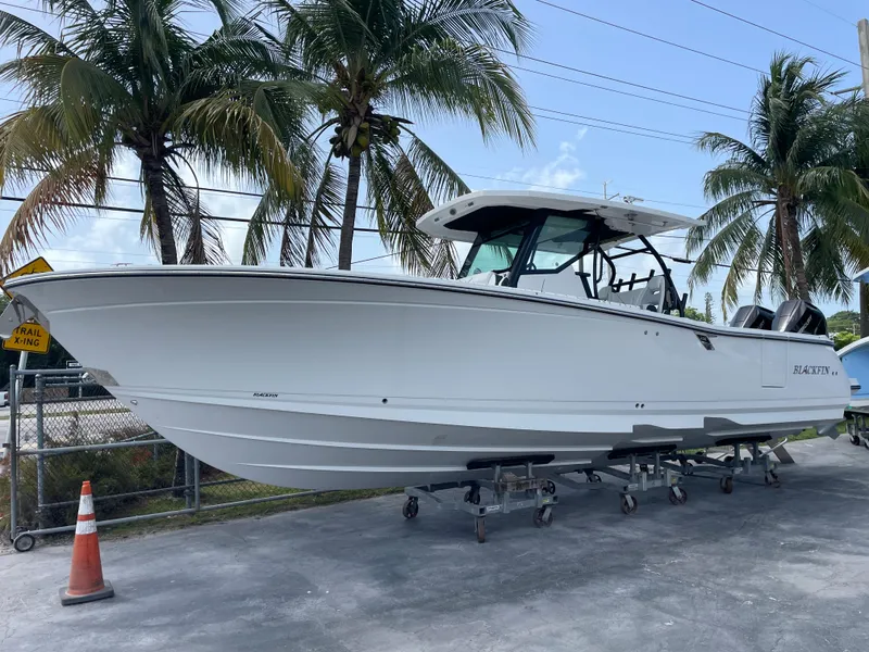 Slide: The Image of Blackfin 332cc 2024 - 94