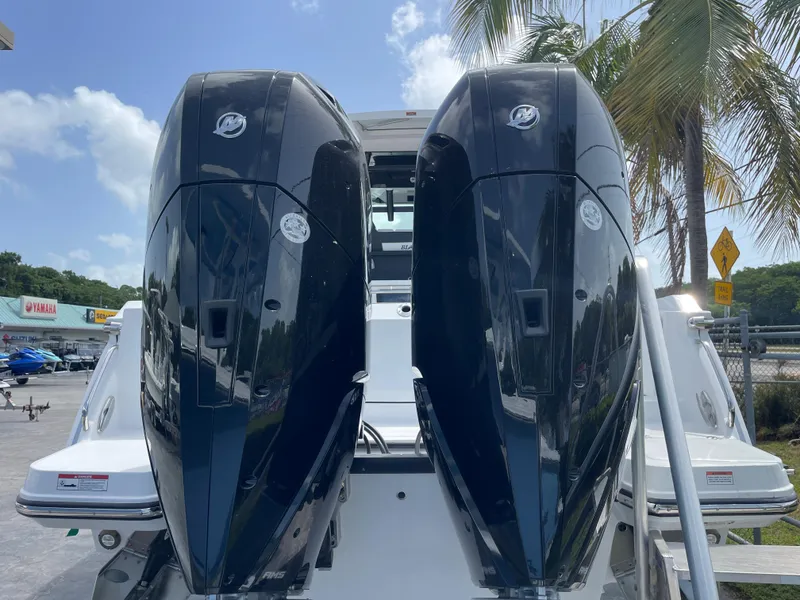 Slide: The Image of Blackfin 332cc 2024 - 95