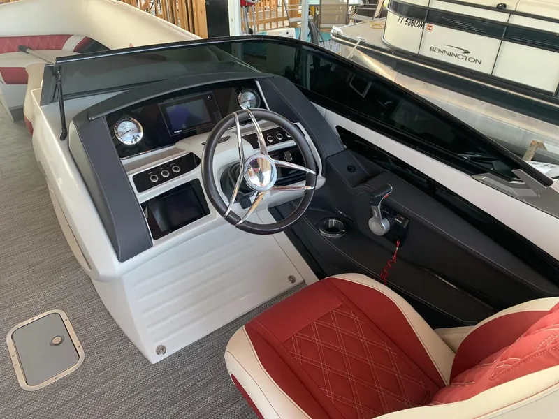 Slide: The Image of 2020-Bennington-25-QX-Sport-MarineMax-Dallas - 21