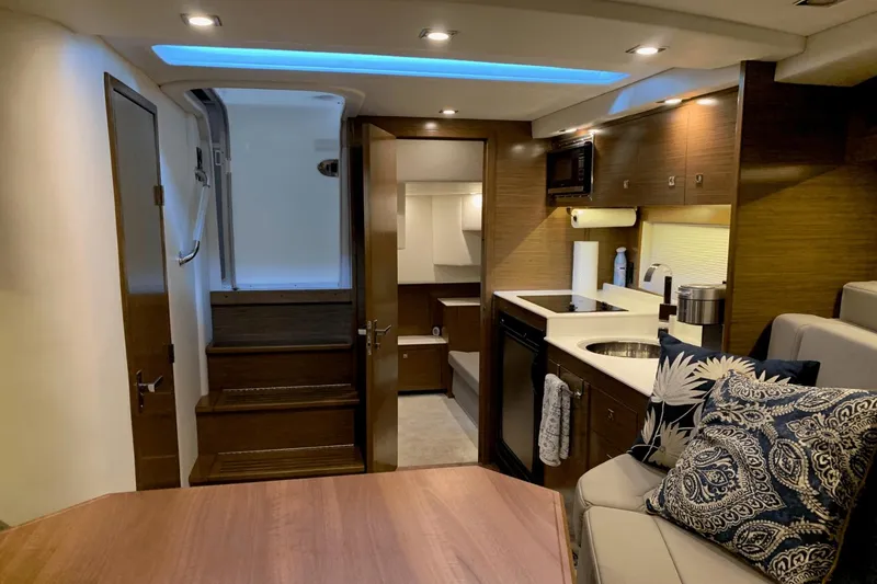 Slide: The Image of Cruisers 390 Express Coupe 2017 - 45