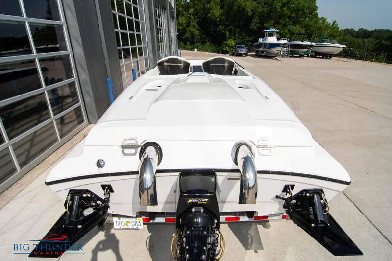 Slide: The Image of 2019 Spectre Screaming Eagle 22 Talon boat at Big Thunder Marine dealership. - 17