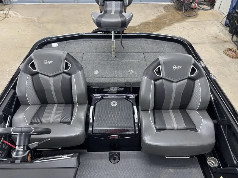 Slide: The Image of Interior of 2023 Ranger Z521R Cup Equipped with gray leather seats. - 10