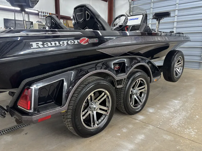 Slide: The Image of 2023 Ranger Z521R Cup Equipped boat in a garage. - 4