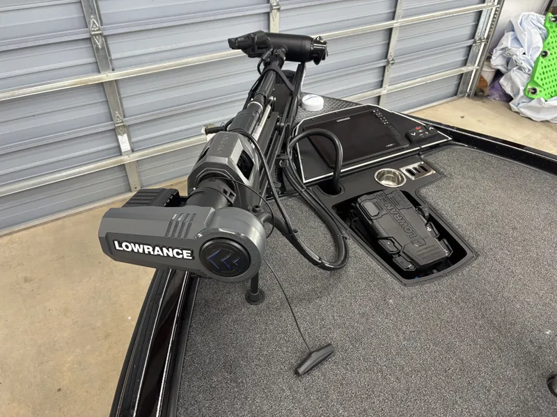 Slide: The Image of 2023 Ranger Z521R boat with Lowrance equipment in garage. - 8