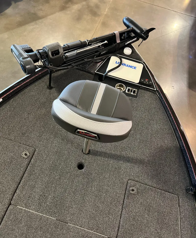 Slide: The Image of 2024 Ranger Z521R Ranger Cup Equipped boat with Lowrance electronics. - 8