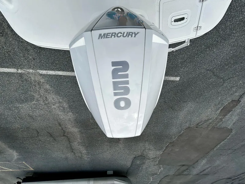 Slide: The Image of 2022 Four Winns HD5 OB with Mercury outboard engine, top view. - 20