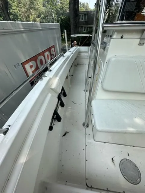Slide: The Image of Interior view of a 2002 Fountain 25 C/C boat, white seats and railing. - 11