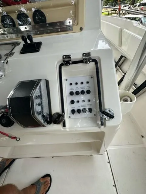 Slide: The Image of Control console of a 2002 Fountain 25 C/C boat. - 13