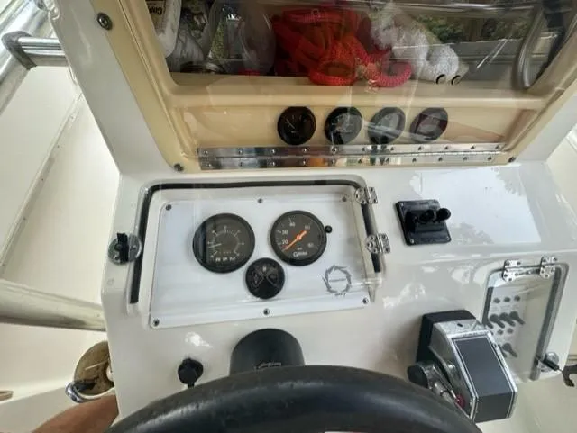 Slide: The Image of Dashboard of a 2002 Fountain 25 C/C boat with instruments. - 14