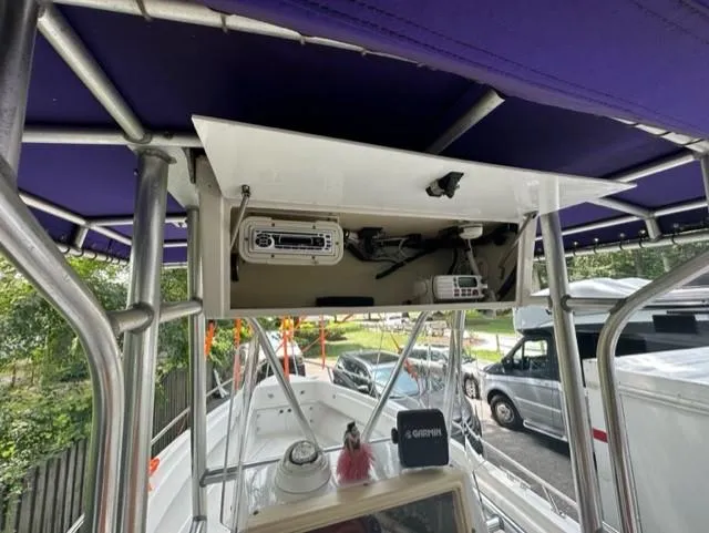 Slide: The Image of Interior view of a 2002 Fountain 25 C/C boat with electronics. - 16