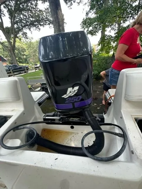 Slide: The Image of Outboard motor of a 2002 Fountain 25 C/C boat outdoors. - 18