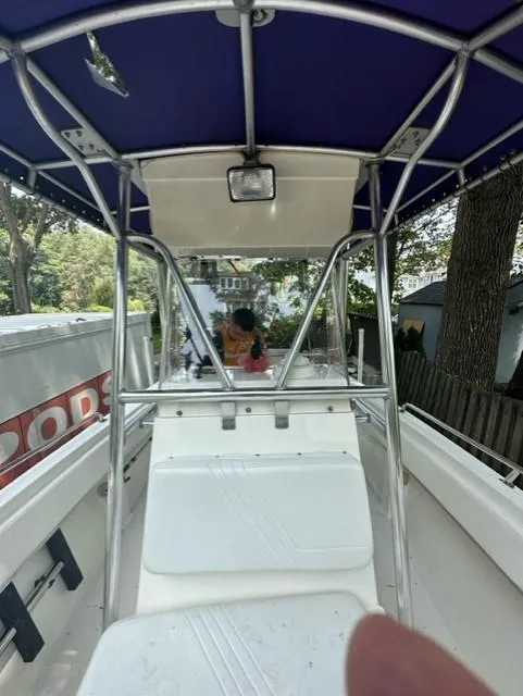Slide: The Image of Interior view of a 2002 Fountain 25 C/C boat with blue canopy. - 9