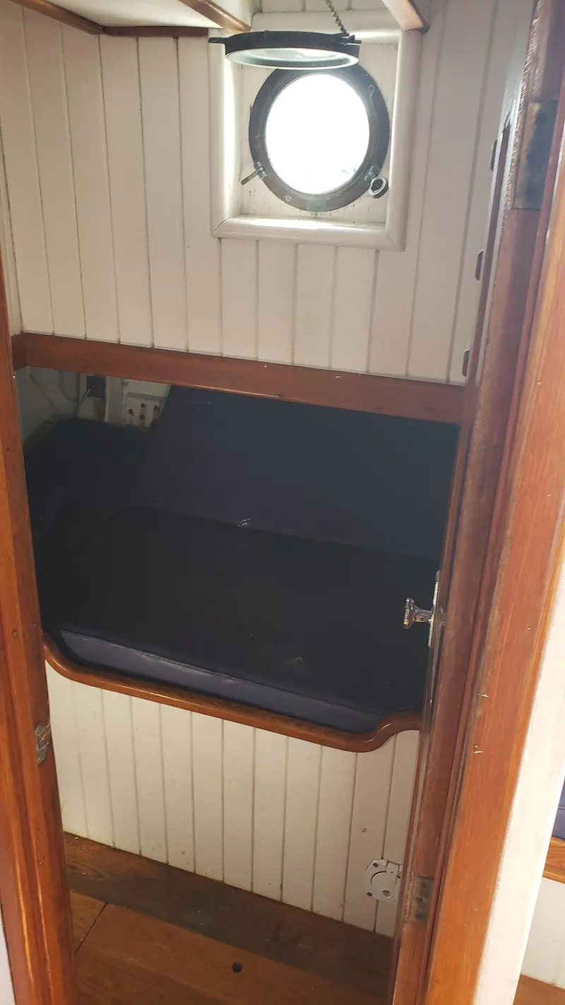 Slide: The Image of Small cabin interior of a 1996 Custom Biloxi Schooner with a porthole. - 28