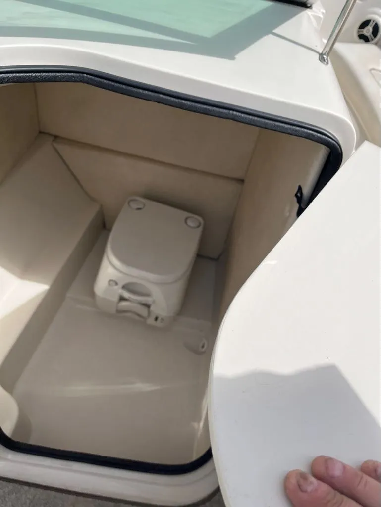 Slide: The Image of Sea Ray 230SD 2009 - 5