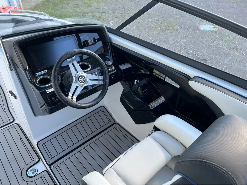 Slide: The Image of Yamaha 242SE 2020 - 4