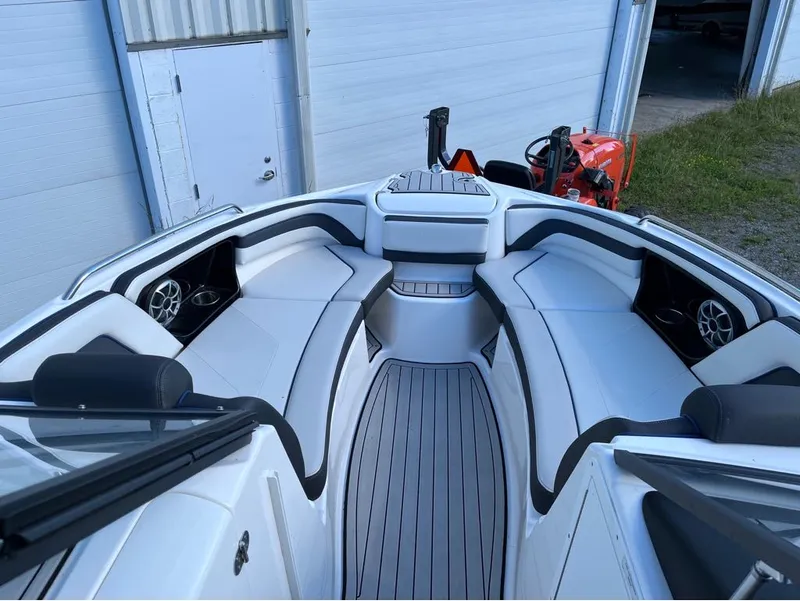 Slide: The Image of Yamaha 242SE 2020 - 5