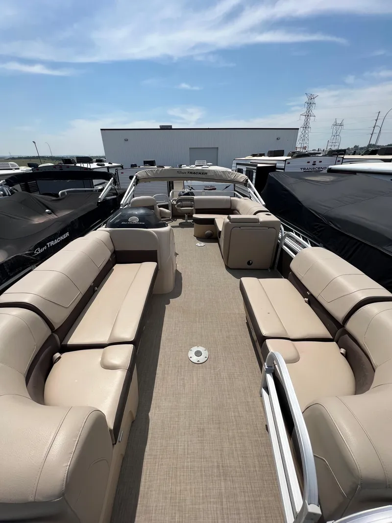 Slide: The Image of 2018 Sun Tracker SportFish 22 XP3 pontoon boat with spacious seating. - 5