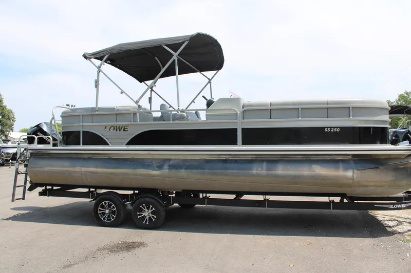 Slide: The Image of 2021 Lowe SS250 Super Sport pontoon boat on trailer with canopy. - 9