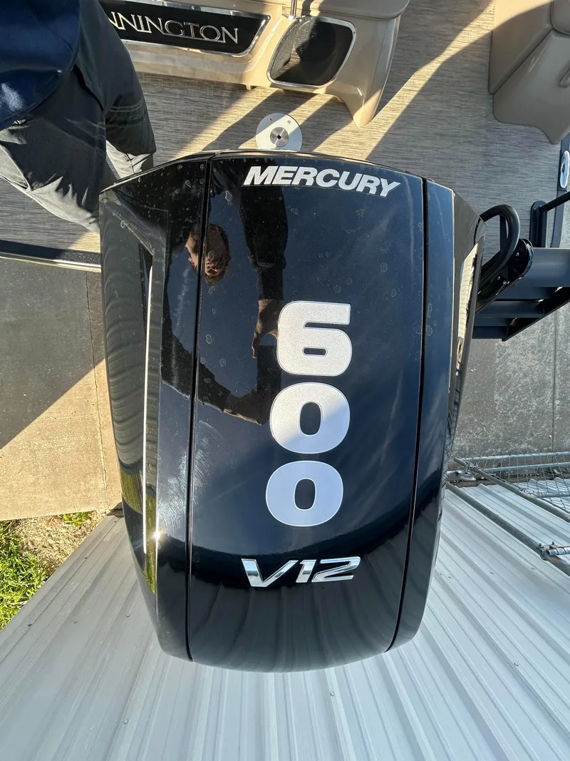 Slide: The Image of Mercury 600 V12 engine on 2023 Bennington 28 QXSBW boat. - 11