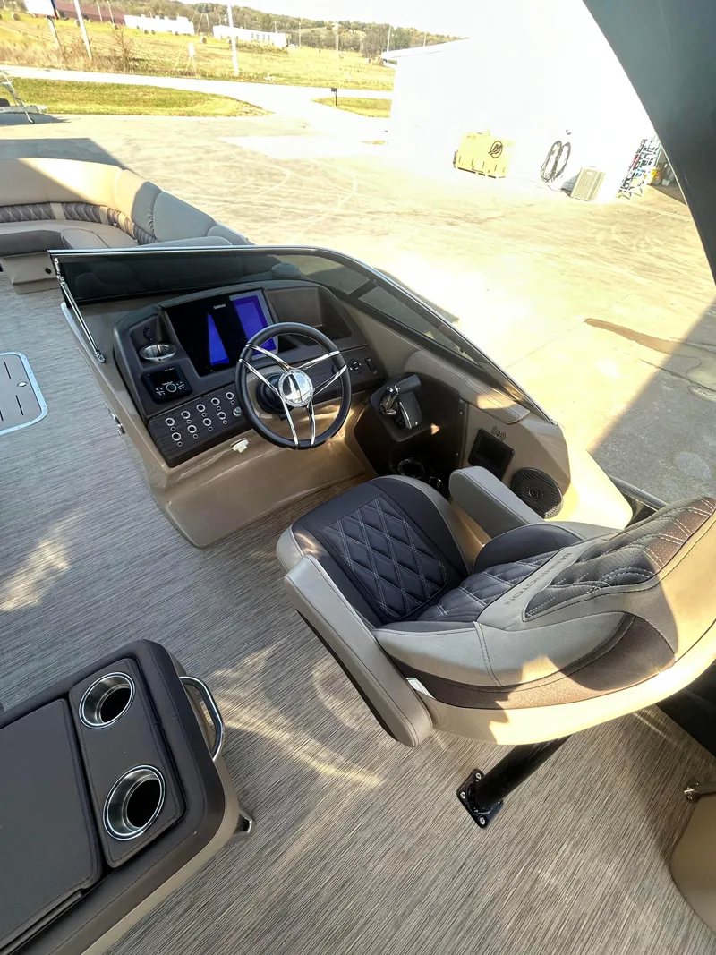 Slide: The Image of 2023 Bennington 28 QXSBW boat interior with modern helm and luxurious seating. - 6